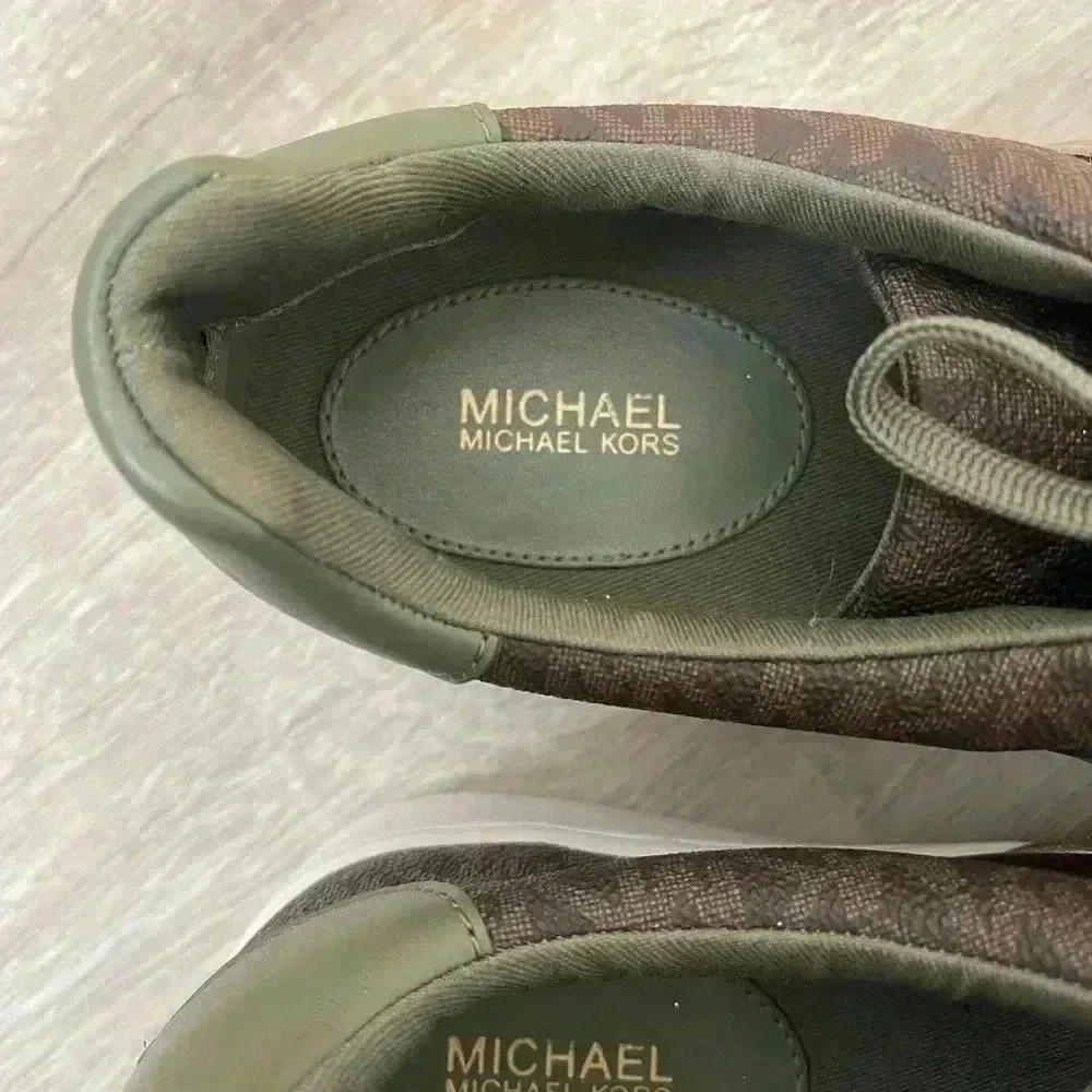 MICHAEL KORS - Poppy Stripe Lace
Up Sneaker 9 - Picture 10 of 11